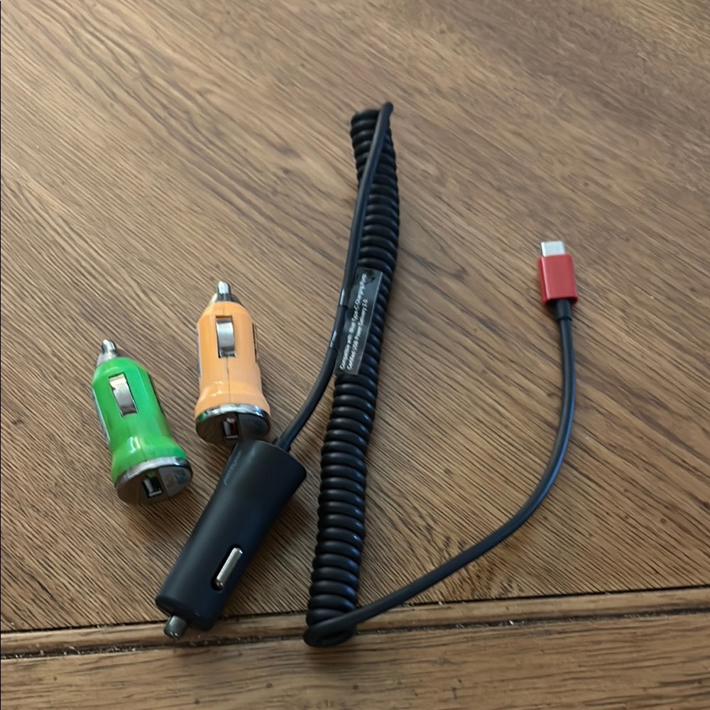 🌼🌿 3 Car plug ins for tech devices
